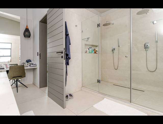 4 BEDROOM FREESTANDING FOR SALE IN HELDERFONTEIN ESTATE